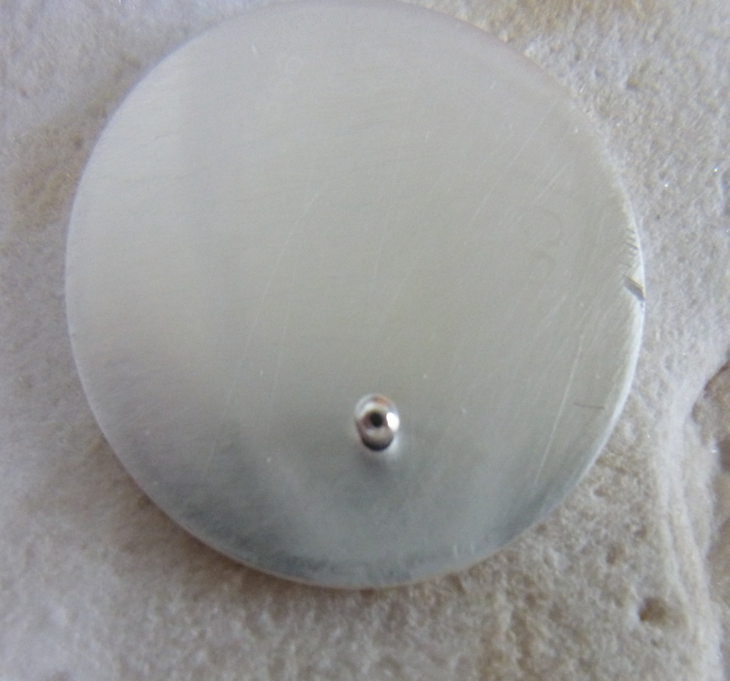 silver999 granule on the Silver999 plate)