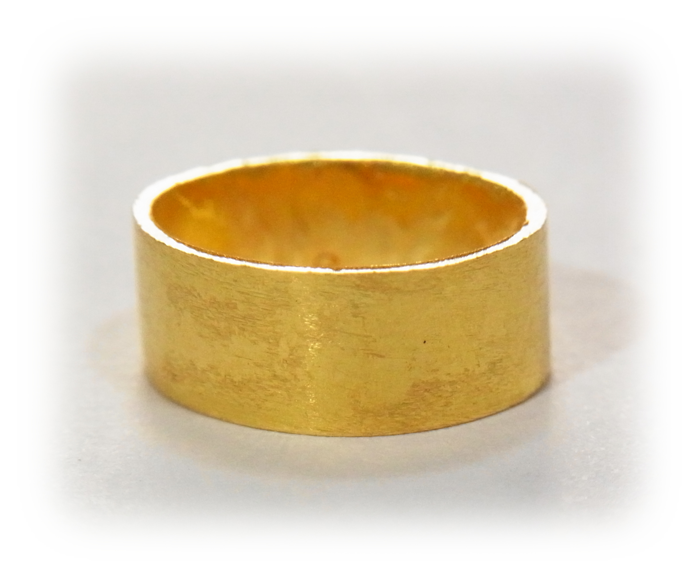 Step4:Produce a gold bezel.