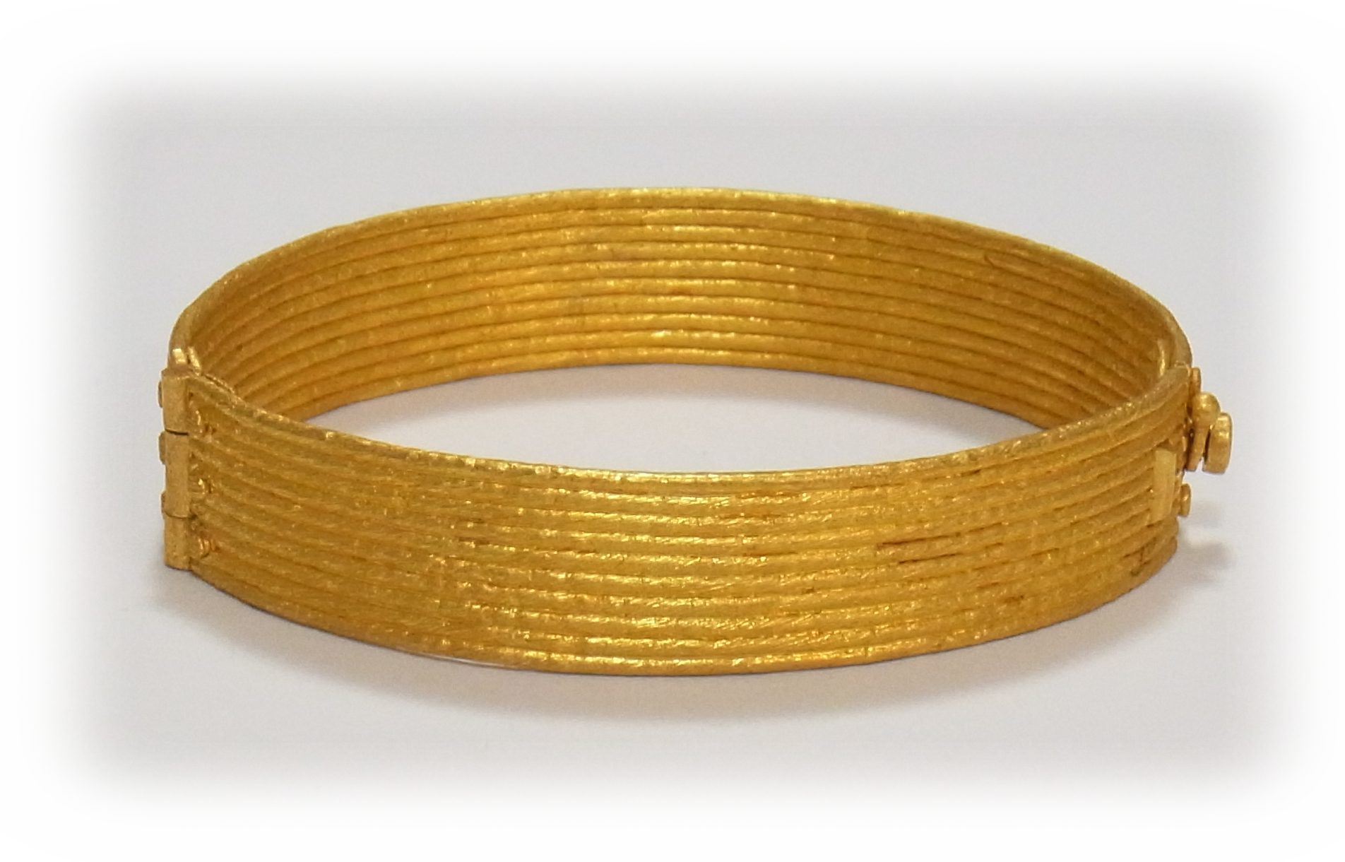 Gold wire bracelet