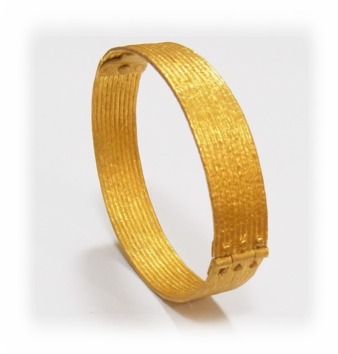 Gold wire bracelet  (vertical)