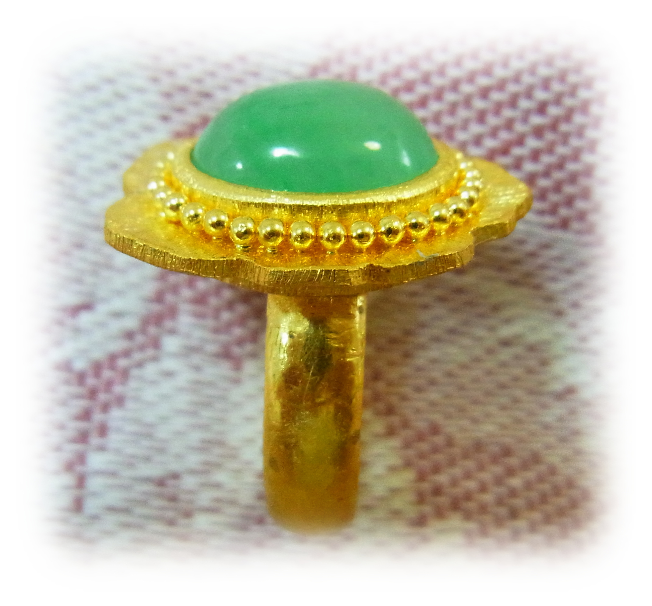 Apple green Jadeite Gold ring (side)